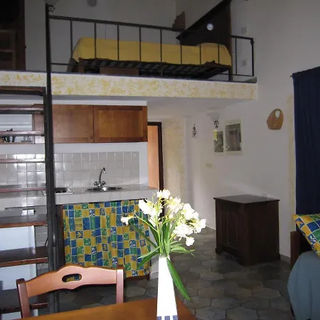 Il Borgo Di Campi Aparthotel