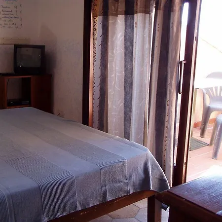 Il Borgo Di Campi Aparthotel 2*