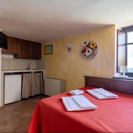 Il Borgo Di Campi Aparthotel 2*