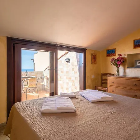 Il Borgo Di Campi Aparthotel 2*