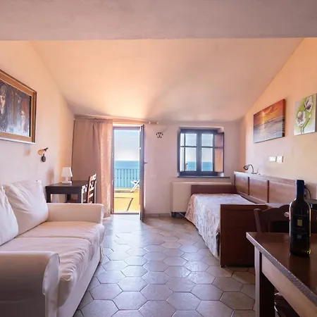 Il Borgo Di Campi 2*