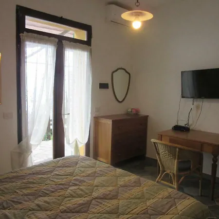 Il Borgo Di Campi Aparthotel