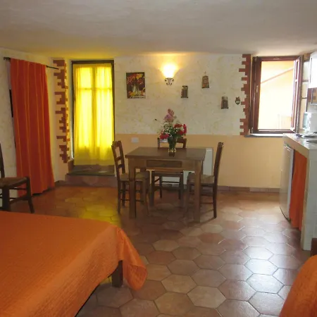 Il Borgo Di Campi 2*